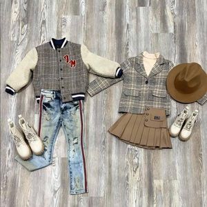 What a perfect brother sister collaboration👫🏽 Matching holiday casual wear!!